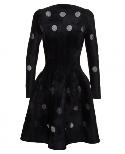 Zwarte jurk met klokrok