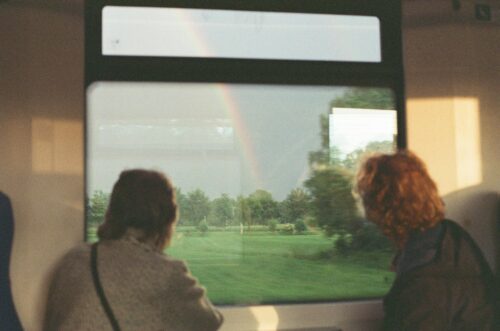 Vlieg jij uit? Zo houd je de banden met het thuisfront sterk