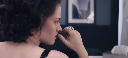 Kirsten Stewart  als Coco Chanel in de nieuwe video van Karl L...