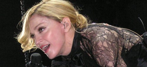Shocking: wat is er met de billen van Madonna aan de hand?