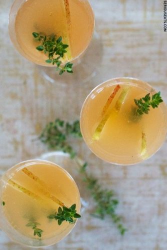 bottoms-up-pear-thyme-fizz