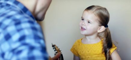 Dit filmpje van zingende vader en dochter moet je even zien