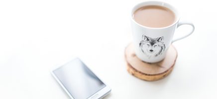 Plug je telefoon nooit in een openbaar stopcontact