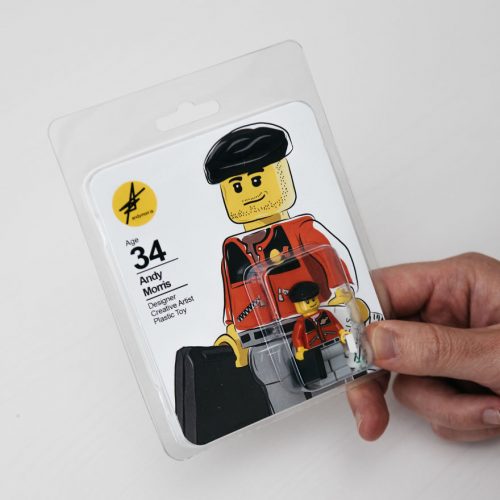 Acclaimed-Artist-Sets-His-Resume-Apart-With-A-LEGO-CV-59c24c5bb64e6__880