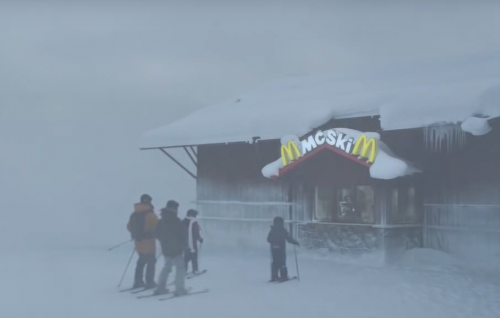 In Zweden kan je naar de McDonald’s Ski-Tru
