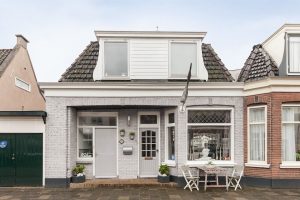 Achter dit schattige rijtjeshuisje schuilt een waar paleis