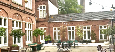 Hotel Arena en PARK café-restaurant Amsterdam, om door een ri...